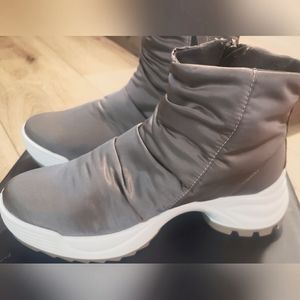 NWB Gortex boots......size 6(36)